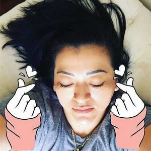 Meet your Posher, Idania